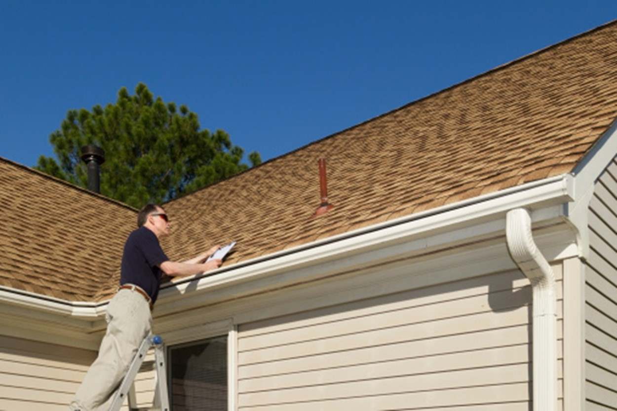 Roof inspection by roofing expert in New Braunfels